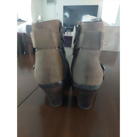 Bongo Bootie Ankle Boots Women Size 8.5 Brown Faux Suede 3 Inch Heels Side Zip - Picture 5 of 8